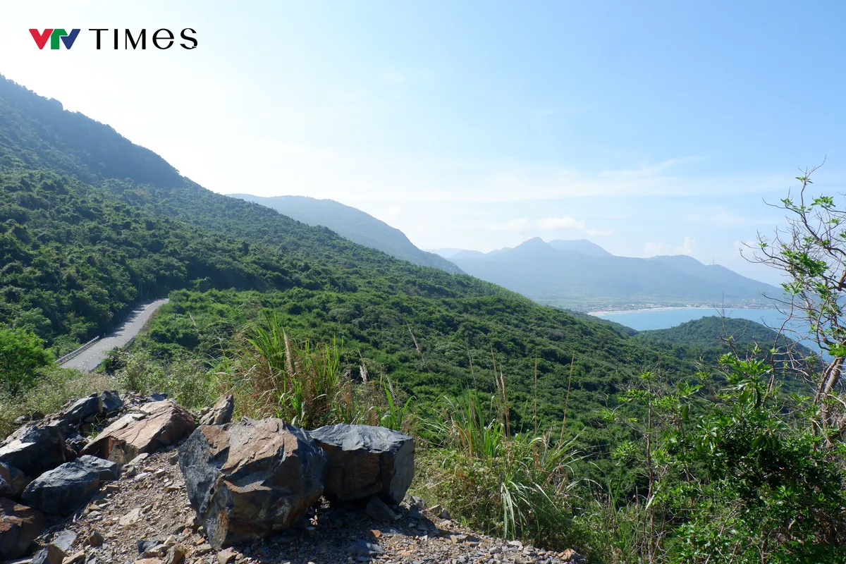 Gành Nhảy - Ninh Vân: Cung đường đèo ven biển uốn lượn giữa lưng chừng núi - Ảnh 8. Gành Nhảy - Ninh Vân: Cung đường đèo ven biển uốn lượn giữa lưng chừng núi - Ảnh 8.