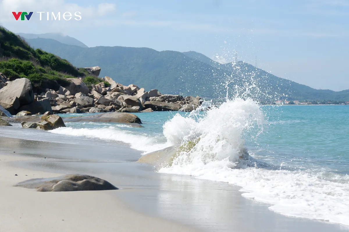 Gành Nhảy - Ninh Vân: Cung đường đèo ven biển uốn lượn giữa lưng chừng núi - Ảnh 5. Gành Nhảy - Ninh Vân: Cung đường đèo ven biển uốn lượn giữa lưng chừng núi - Ảnh 5.