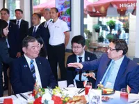 Hai Thủ tướng Việt Nam - Nhật Bản thưởng thức cà phê, tham quan Bảo tàng Lịch sử