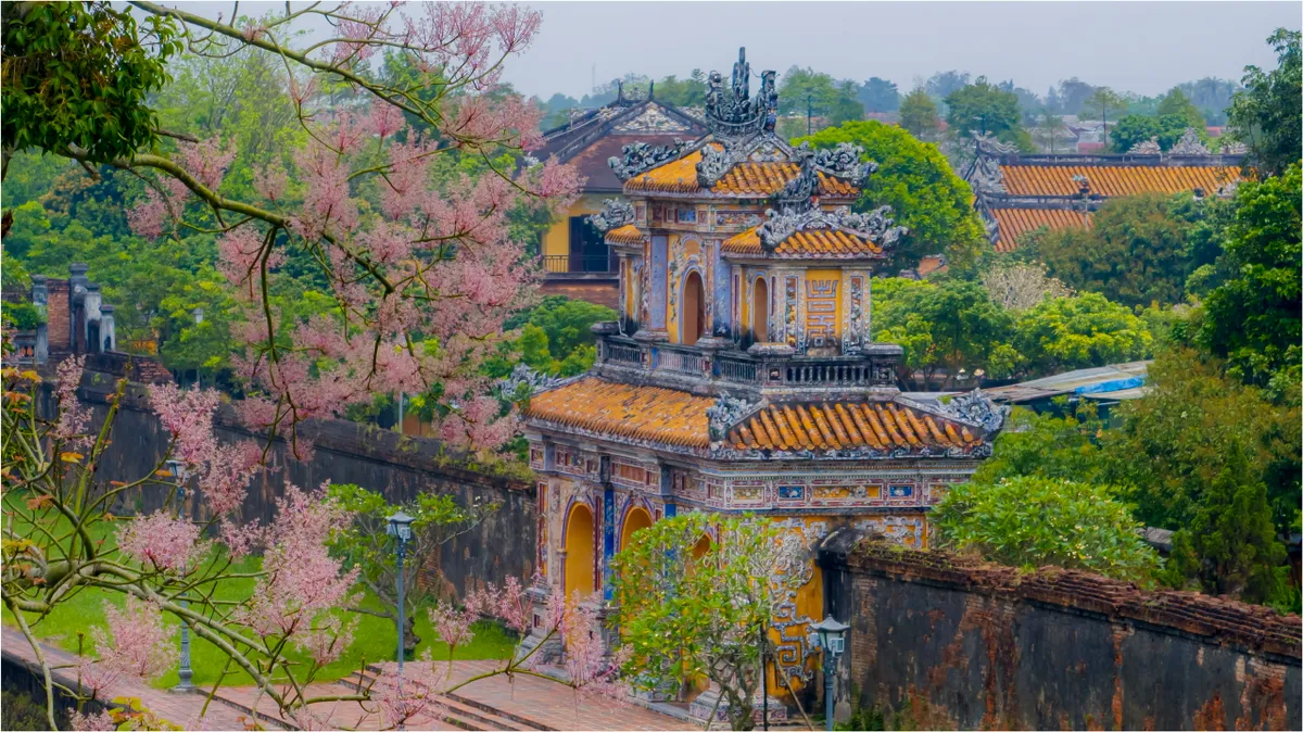Quảng bá Năm Du lịch Quốc gia - Huế 2025 tại Châu Âu. - Ảnh 2. Quảng bá Năm Du lịch Quốc gia - Huế 2025 tại Châu Âu. - Ảnh 2.
