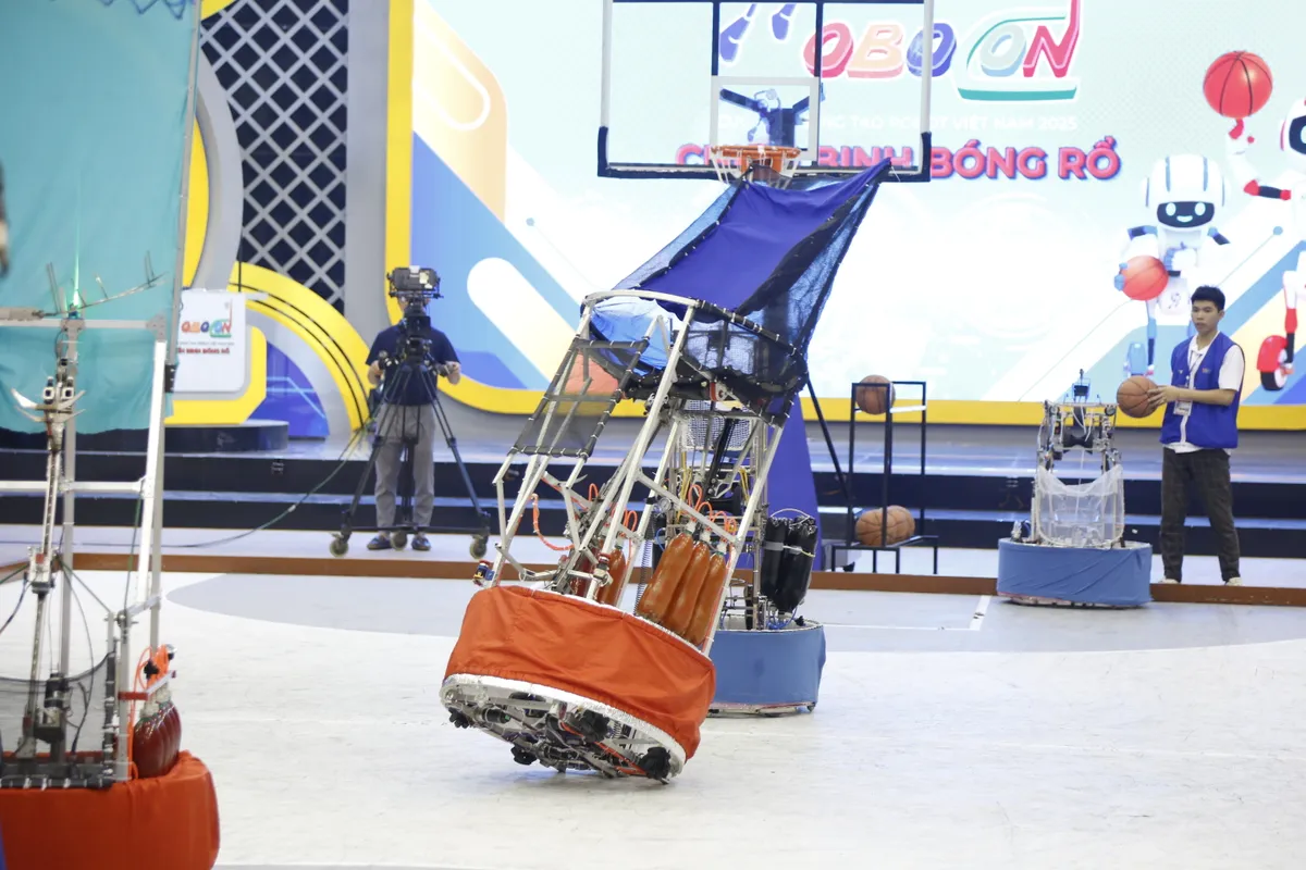 Robocon - Nơi thầy và trò cùng học công nghệ - Ảnh 1.
