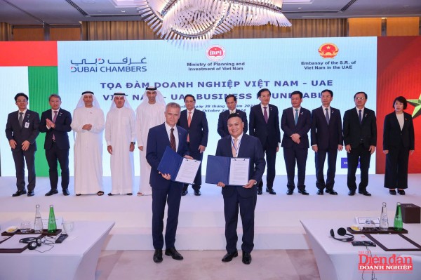 VIMC Lines “bắt tay” DP World ra mắt tuyến vận tải xanh Mekong Express