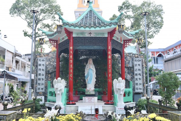 Nhà thờ Cha Tam 125 tuổi ở Chợ Lớn, độc đáo 'nửa Pháp nửa Hoa' Nhà thờ Cha Tam 125 tuổi ở Chợ Lớn, độc đáo 'nửa Pháp nửa Hoa'