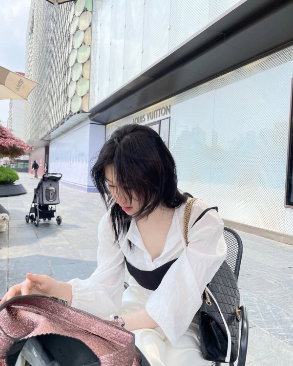 Học sao Hàn phối đồ cùng các trang phục "hai dây"