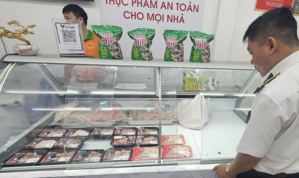 Bình Dương: Kiểm tra đột xuất 9 cửa hàng của C.P Việt Nam Bình Dương: Kiểm tra đột xuất 9 cửa hàng của C.P Việt Nam