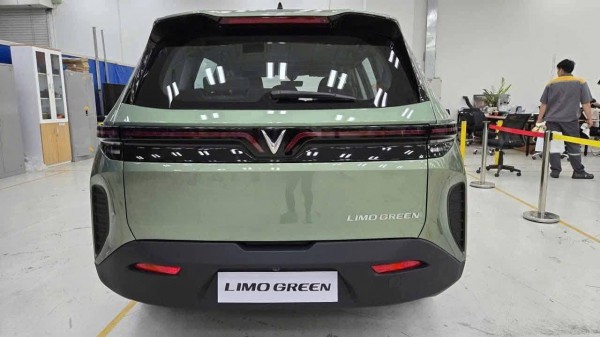 Xe MPV điện 7 chỗ đầu tiên của VinFast lộ diện Xe MPV điện 7 chỗ đầu tiên của VinFast lộ diện