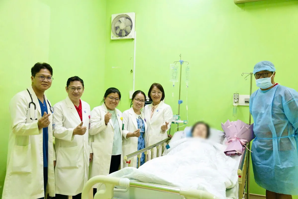 Bệnh viện Từ Dũ và Nhi Đồng 1 bàn giao sản phụ ca can thiệp thông tim bào thai cho Bệnh viện Sản Nhi Singapore - Ảnh 3.
