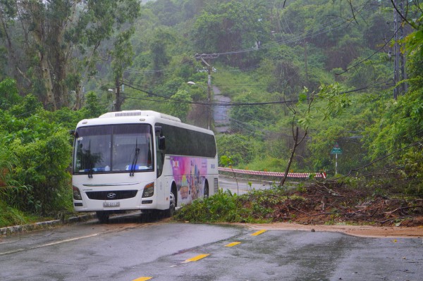 Bão số 1: Bán đảo Sơn Trà xuất hiện nhiều điểm sạt lở nguy hiểm Bão số 1: Bán đảo Sơn Trà xuất hiện nhiều điểm sạt lở nguy hiểm