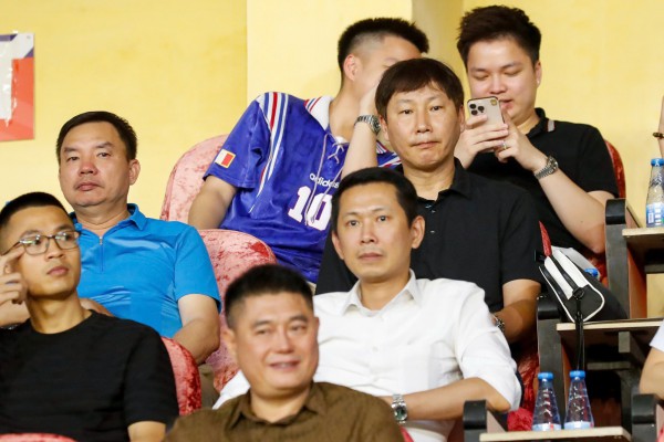HLV Kim gác lại nỗi buồn, đi xem trọng tài Nhật bắt trận Hà Nội: Có 3 trận không VAR HLV Kim gác lại nỗi buồn, đi xem trọng tài Nhật bắt trận Hà Nội: Có 3 trận không VAR