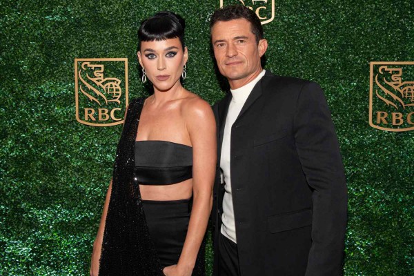 Trang phục đồng điệu của Katy Perry và Orlando Bloom ngày còn Trang phục đồng điệu của Katy Perry và Orlando Bloom ngày còn