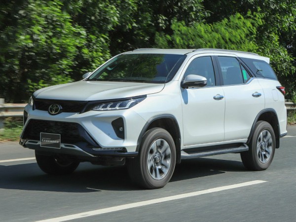Phân khúc SUV cỡ D: Ford Everest tiếp tục giữ vị trí đầu bảng