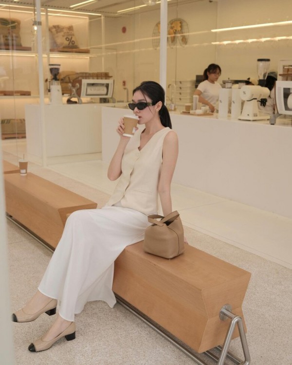 Học cách diện chân váy dài thanh lịch như Học cách diện chân váy dài thanh lịch như