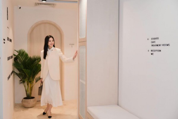 Học cách diện chân váy dài thanh lịch như Học cách diện chân váy dài thanh lịch như