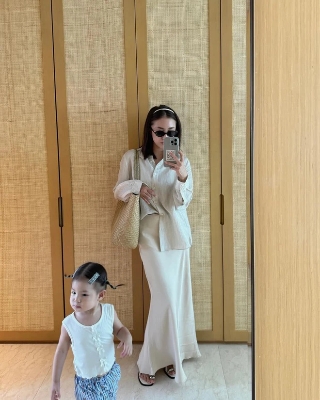 Học cách diện chân váy dài thanh lịch như Học cách diện chân váy dài thanh lịch như
