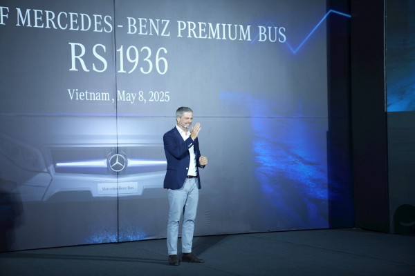THACO AUTO xuất khẩu xe bus cao cấp Mercedes-Benz RS 1936 sang Thái Lan