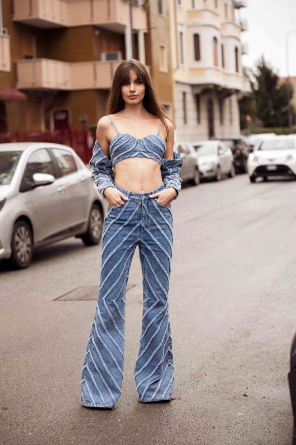 Tô điểm tủ đồ thời trang mùa hè với các mẫu quần ống loe Tô điểm tủ đồ thời trang mùa hè với các mẫu quần ống loe
