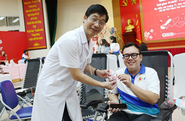 hon-80-don-vi-mau-duoc-hien-tang-sctv-tiep-tuc-hanh-trinh-15-nam-vi-cong-dong