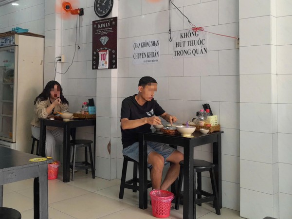 'Nhận chuyển khoản, không né thuế': Quán nước ở TP.HCM gây sốt khi nhiều nơi chỉ nhận tiền mặt 'Nhận chuyển khoản, không né thuế': Quán nước ở TP.HCM gây sốt khi nhiều nơi chỉ nhận tiền mặt