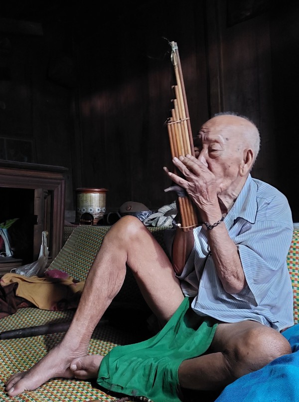 Nhớ 'đại thụ', thắp nén nhang lòng Nhớ 'đại thụ', thắp nén nhang lòng