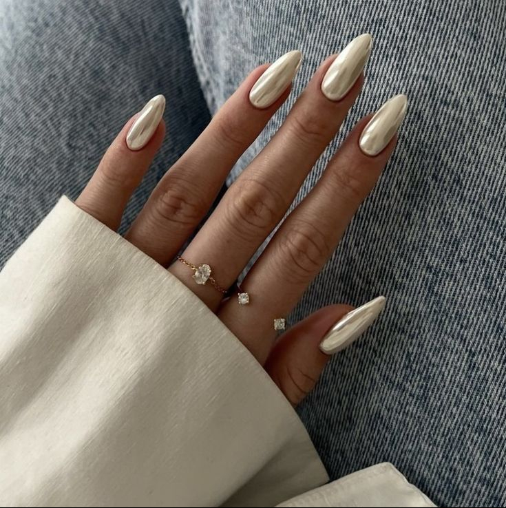 7 ý tưởng về màu nail trắng theo tâm trạng giúp nâng tầm phong cách mùa hè 7 ý tưởng về màu nail trắng theo tâm trạng giúp nâng tầm phong cách mùa hè