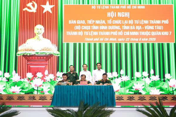 TP.HCM tiếp nhận lực lượng quân sự từ Bình Dương, Bà Rịa - Vũng Tàu TP.HCM tiếp nhận lực lượng quân sự từ Bình Dương, Bà Rịa - Vũng Tàu