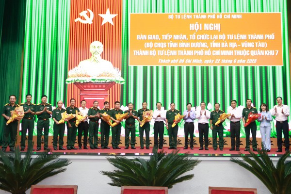 TP.HCM tiếp nhận lực lượng quân sự từ Bình Dương, Bà Rịa - Vũng Tàu TP.HCM tiếp nhận lực lượng quân sự từ Bình Dương, Bà Rịa - Vũng Tàu