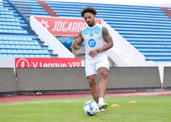 Xuân Son đi giày đinh, tập cùng đội Nam Định trước ngày nhận cúp vô địch V-League Xuân Son đi giày đinh, tập cùng đội Nam Định trước ngày nhận cúp vô địch V-League