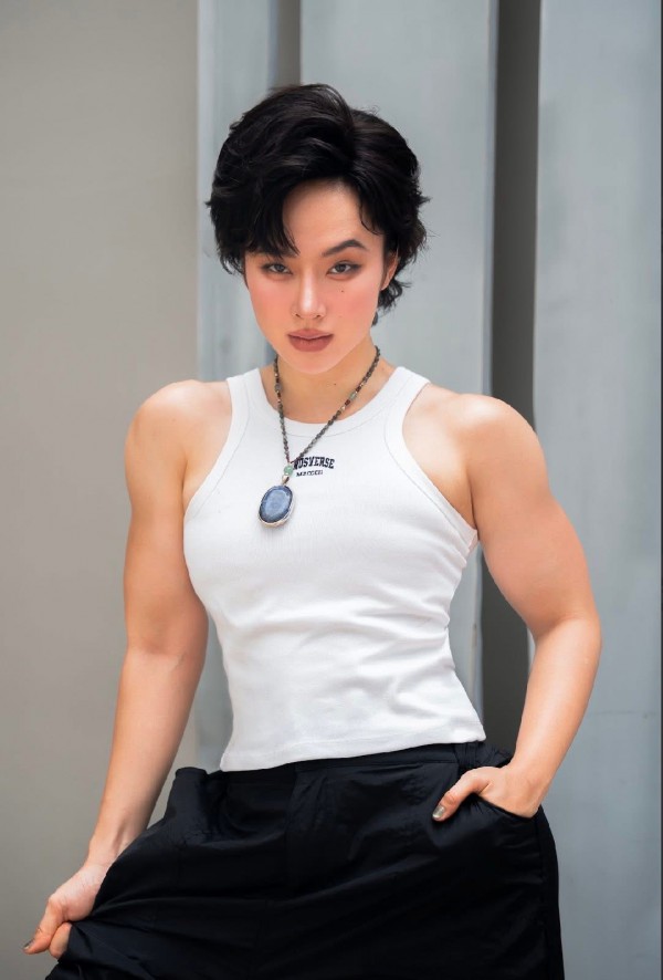Angela Phương Trinh lúc tựa nữ thần, lúc như Angela Phương Trinh lúc tựa nữ thần, lúc như