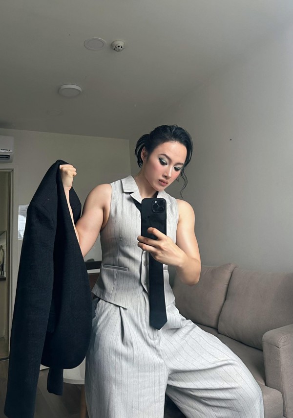 Angela Phương Trinh lúc tựa nữ thần, lúc như Angela Phương Trinh lúc tựa nữ thần, lúc như