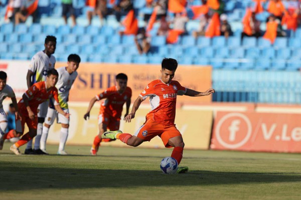 Đua trụ hạng V-League kịch tính hơn phim: Đà Nẵng đá play-off với Bình Phước, Quảng Nam thoát hiểm