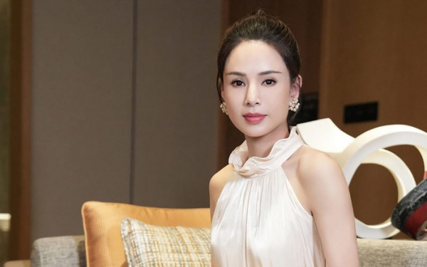 Lý Nhược Đồng sở hữu cơ bụng săn chắc ở tuổi 59