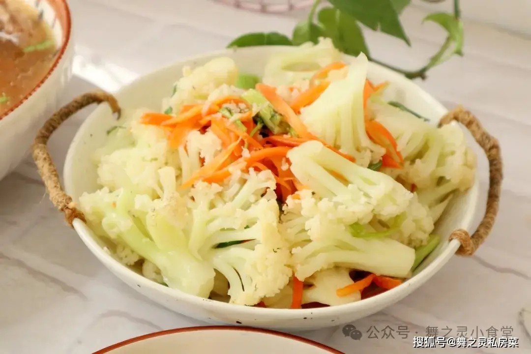 Bữa cơm gia đình với thực đơn 4 món dân dã