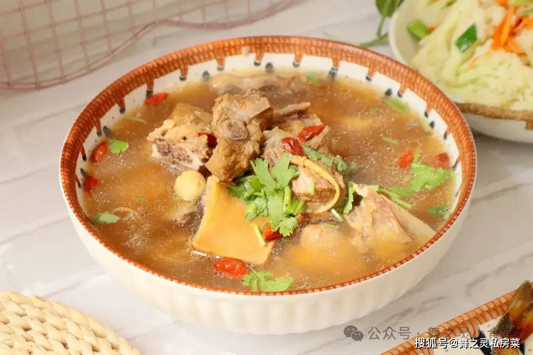 Bữa cơm gia đình với thực đơn 4 món dân dã