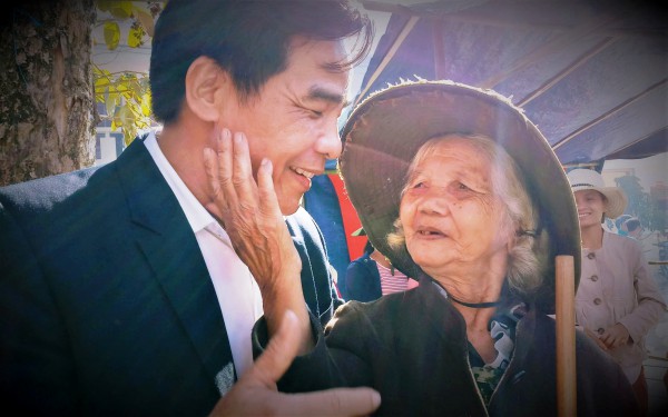 'Là cán bộ phải biết lắng nghe hơi thở từ cuộc sống của người dân' 'Là cán bộ phải biết lắng nghe hơi thở từ cuộc sống của người dân'