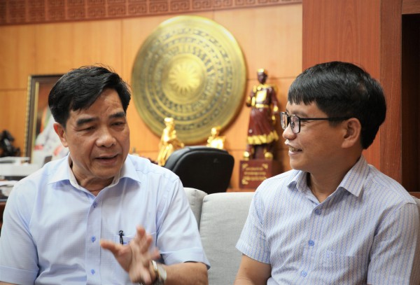 'Là cán bộ phải biết lắng nghe hơi thở từ cuộc sống của người dân' 'Là cán bộ phải biết lắng nghe hơi thở từ cuộc sống của người dân'