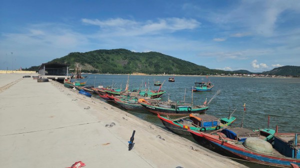 Đầu tư hàng trăm tỉ, cảng cá vẫn không 'đón' được tàu Đầu tư hàng trăm tỉ, cảng cá vẫn không 'đón' được tàu