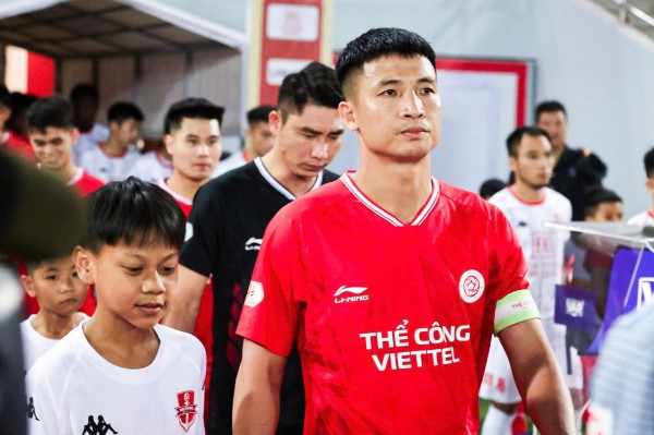 Bùi Tiến Dũng gia hạn hợp đồng 2 năm: ‘Thể Công Viettel như một phần máu thịt của tôi’