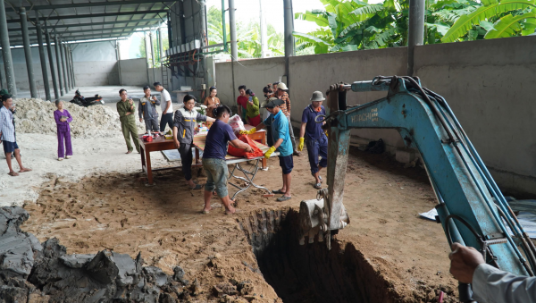 Cà Mau: Cá heo bị chĩa sắt đâm trên sông Gành Hào đã chết Cà Mau: Cá heo bị chĩa sắt đâm trên sông Gành Hào đã chết