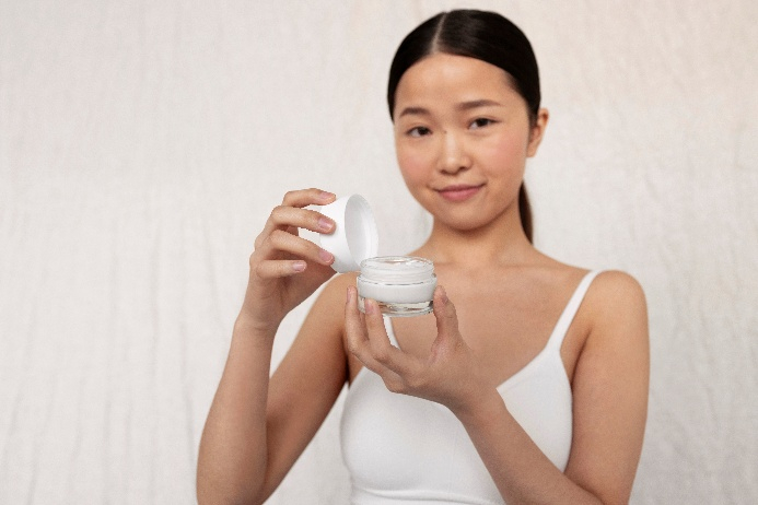 Những lý do nên dưỡng da cổ ngay từ “tuổi 20” Những lý do nên dưỡng da cổ ngay từ “tuổi 20”