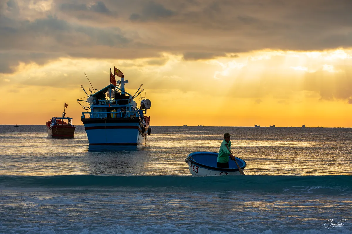 Triển lãm ảnh “Nha Trang say Hi - Hành trình qua ống kính”: Gửi lời mời gọi du lịch bằng hình ảnh - Ảnh 3. Triển lãm ảnh “Nha Trang say Hi - Hành trình qua ống kính”: Gửi lời mời gọi du lịch bằng hình ảnh - Ảnh 3.