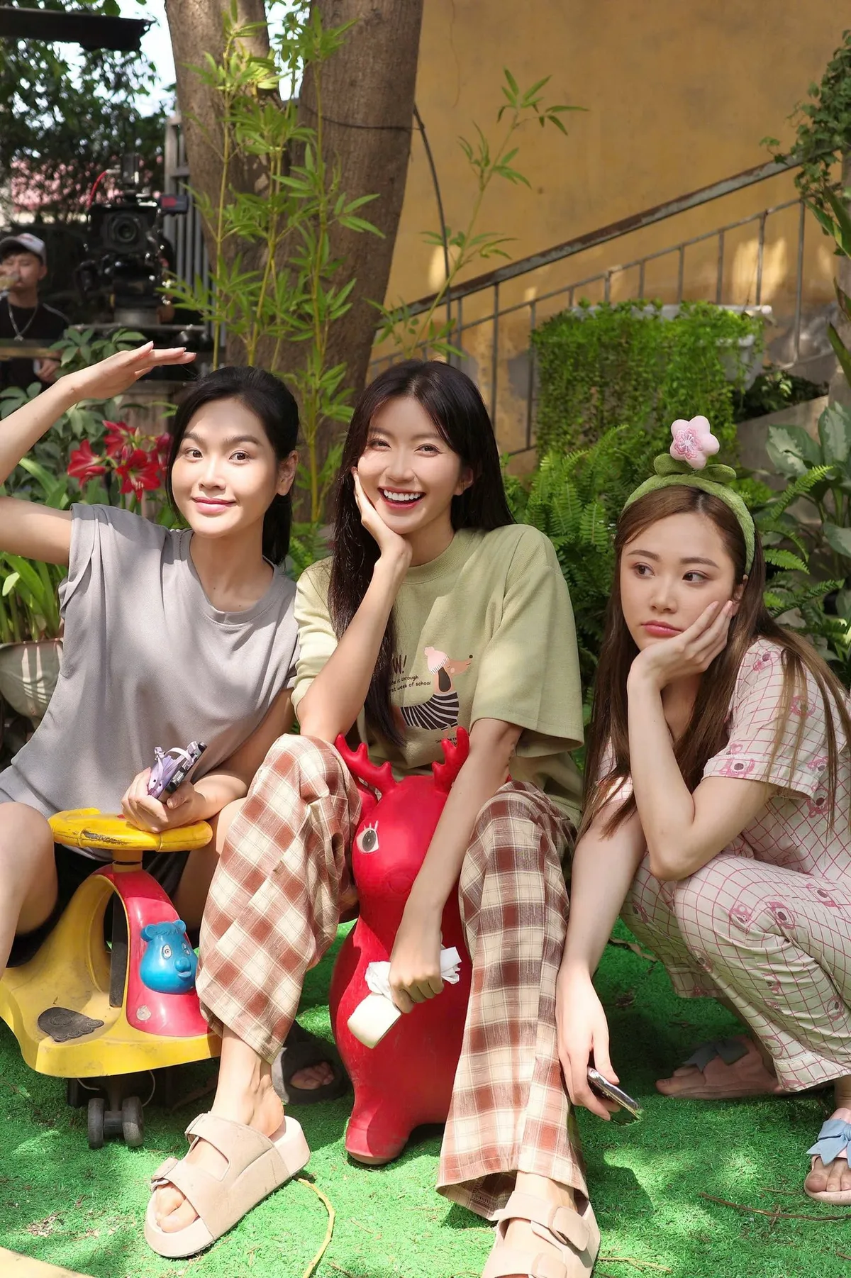 Dịu dàng màu nắng: Đằng sau bối cảnh xóm trọ nghèo mà ấm tình người - Ảnh 7. Dịu dàng màu nắng: Đằng sau bối cảnh xóm trọ nghèo mà ấm tình người - Ảnh 7.