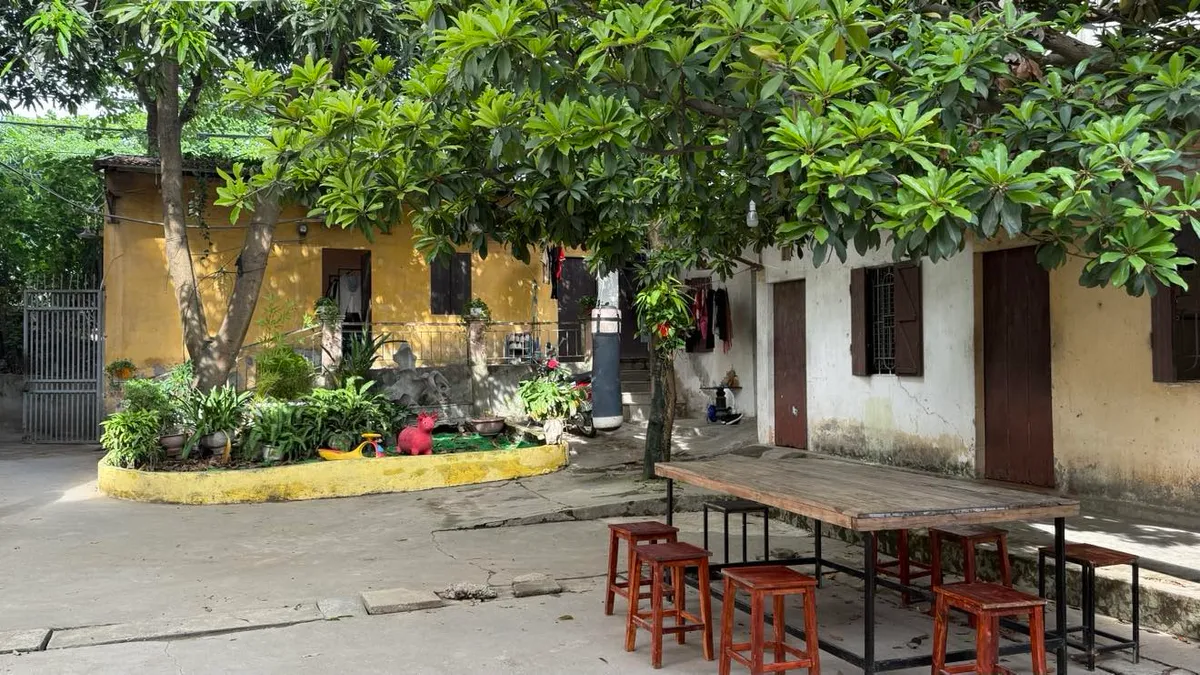 Dịu dàng màu nắng: Đằng sau bối cảnh xóm trọ nghèo mà ấm tình người - Ảnh 3. Dịu dàng màu nắng: Đằng sau bối cảnh xóm trọ nghèo mà ấm tình người - Ảnh 3.