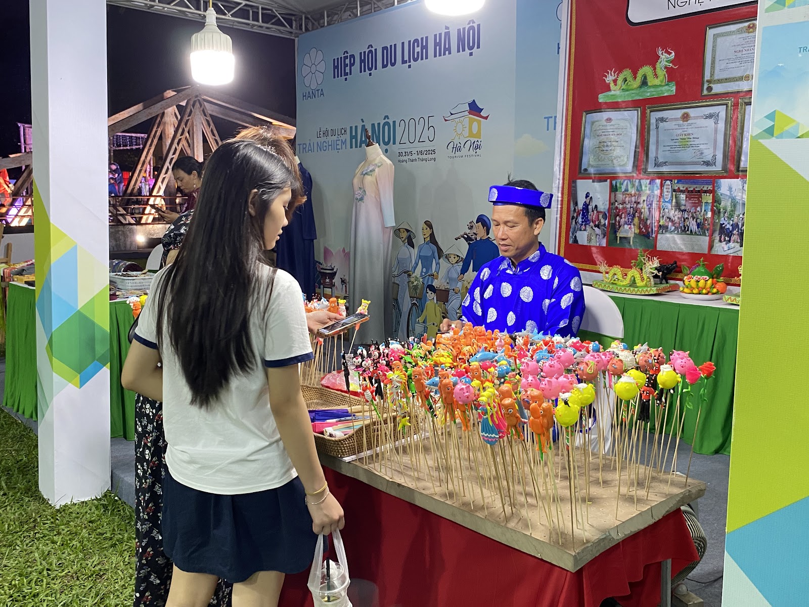 Khám phá Thủ đô tại Lễ hội Du lịch Hà Nội 2025 - Ảnh 8. Khám phá Thủ đô tại Lễ hội Du lịch Hà Nội 2025 - Ảnh 8.