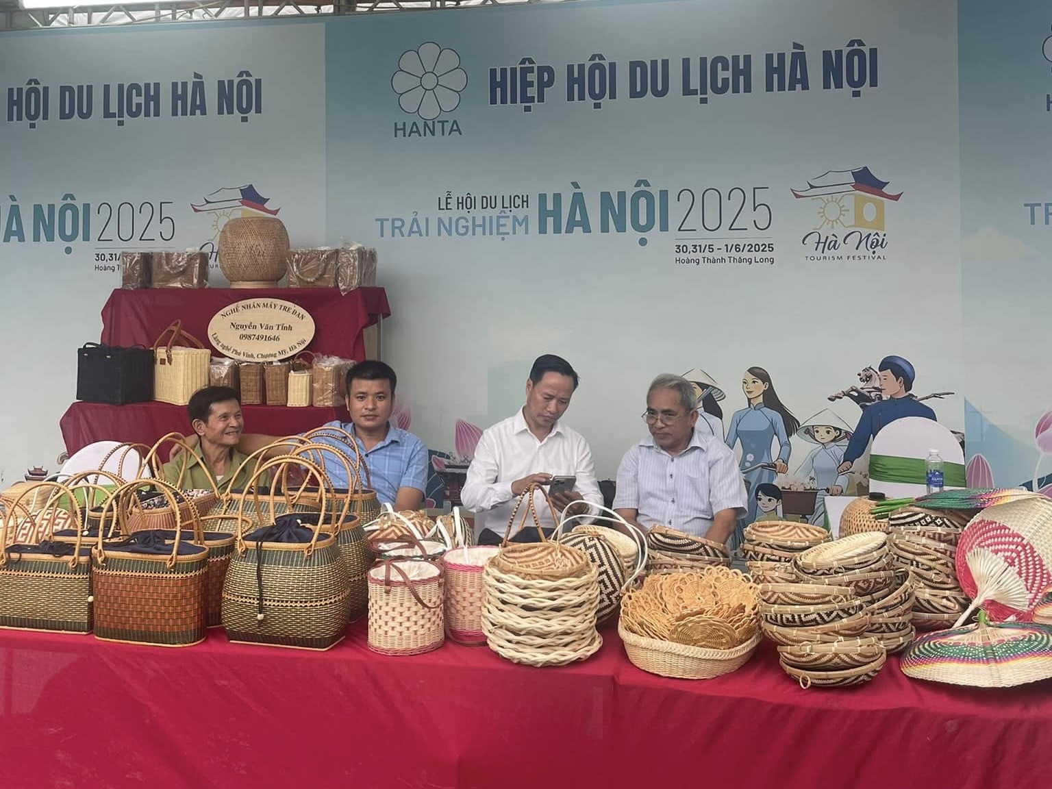 Khám phá Thủ đô tại Lễ hội Du lịch Hà Nội 2025 - Ảnh 4. Khám phá Thủ đô tại Lễ hội Du lịch Hà Nội 2025 - Ảnh 4.
