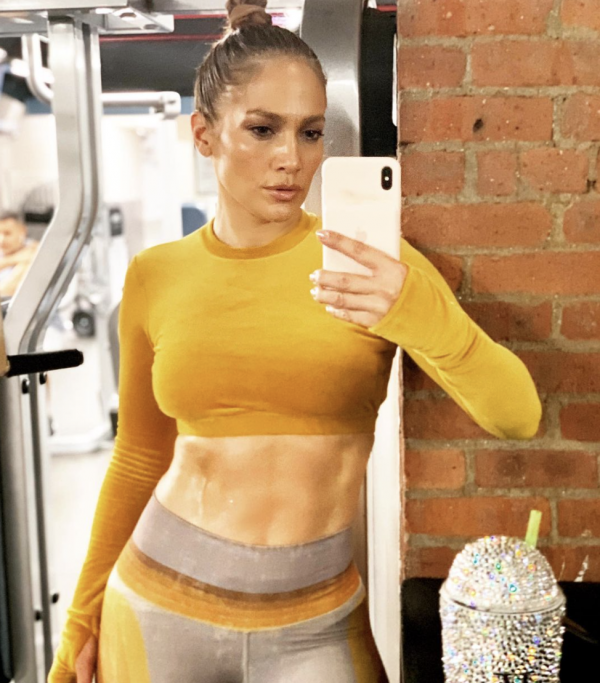 Bài tập giúp Jennifer Lopez, Halle Berry sở hữu cơ bụng săn chắc