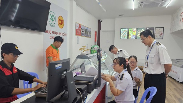 Bình Dương: Kiểm tra đột xuất 9 cửa hàng của C.P Việt Nam Bình Dương: Kiểm tra đột xuất 9 cửa hàng của C.P Việt Nam