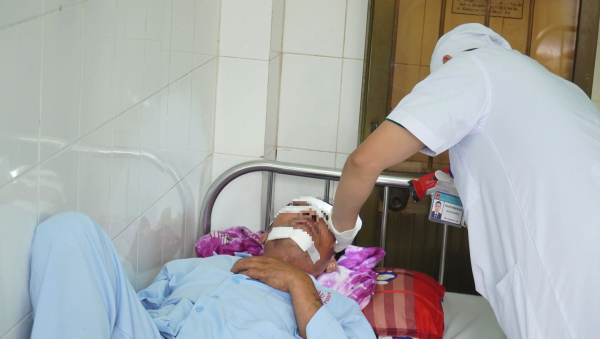 Cà Mau: Máy bay không người lái đáp giữa đường, 'chém' người trọng thương Cà Mau: Máy bay không người lái đáp giữa đường, 'chém' người trọng thương