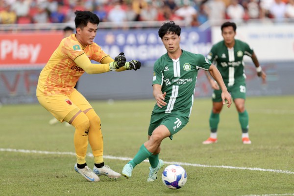 Công Phượng giúp CLB Bình Phước giành vé play-off, hồi hộp chờ V-League kết thúc Công Phượng giúp CLB Bình Phước giành vé play-off, hồi hộp chờ V-League kết thúc