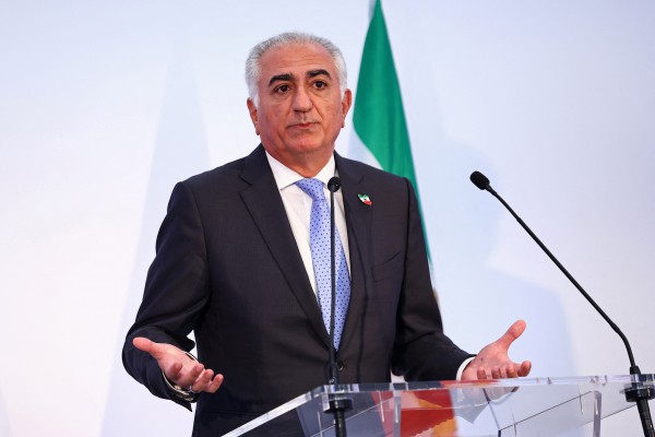 Cựu Thái tử Iran chỉ trích Lãnh tụ tối cao, kêu gọi người dân nổi dậy Cựu Thái tử Iran chỉ trích Lãnh tụ tối cao, kêu gọi người dân nổi dậy