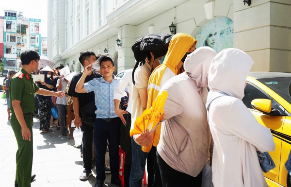 Đà Nẵng: Tái diễn cảnh quá tải nộp sơ đăng ký mua nhà ở xã hội Đà Nẵng: Tái diễn cảnh quá tải nộp sơ đăng ký mua nhà ở xã hội